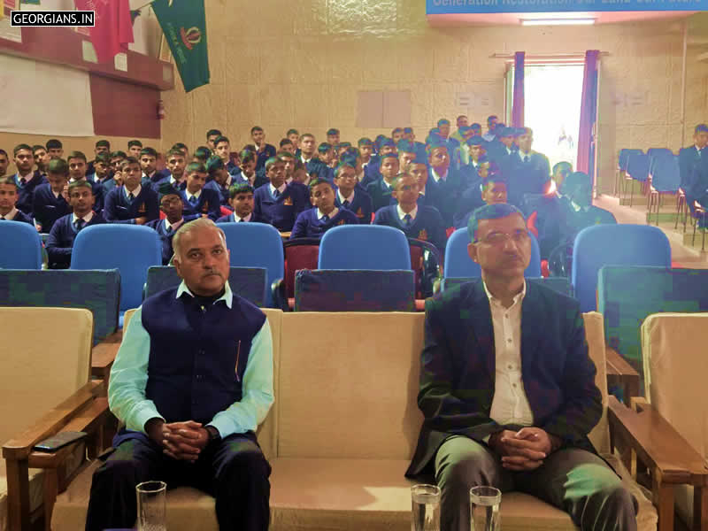 Gp Capt VK Aggarwal alongside Col Shyam Bihari and Col Anil Yadav at RMS Ajmer Assembly Hall