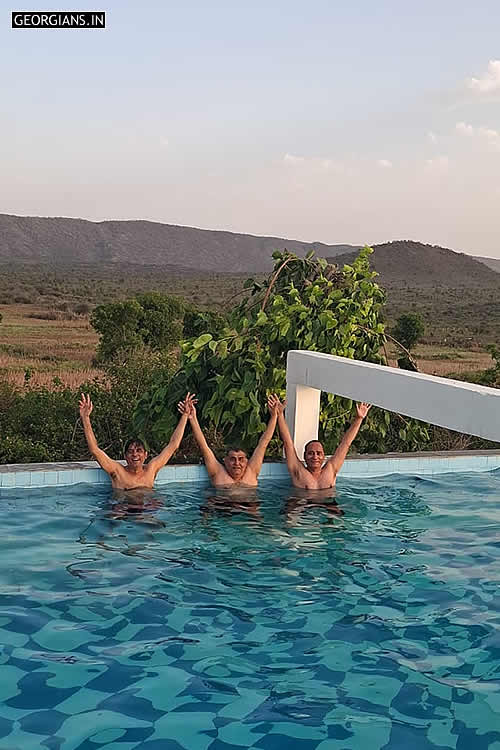 Chubhti jalti garmi ka mausam aaya... Aaya mausam thande thande Swimming Pool ka...